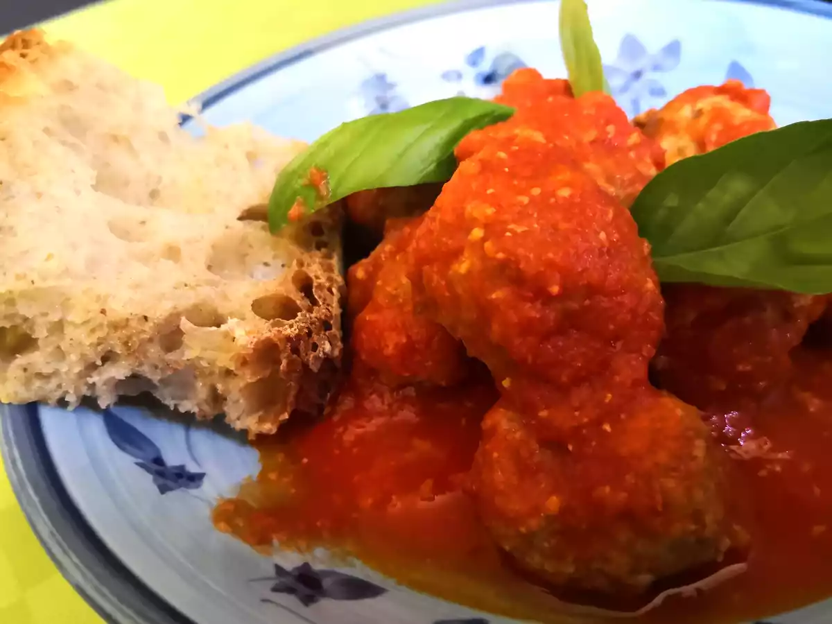 Chiftele moi și gustoase - poza 4