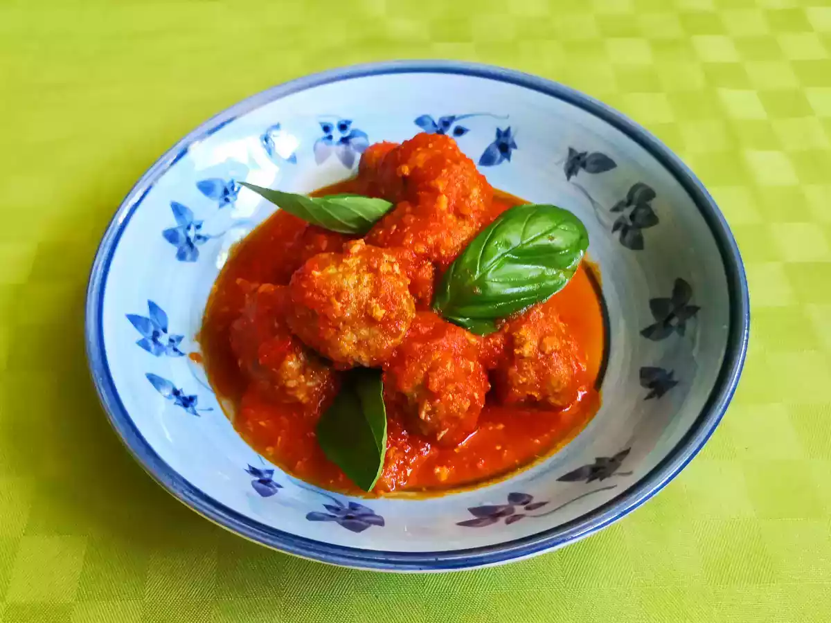 Chiftele moi și gustoase - poza 5