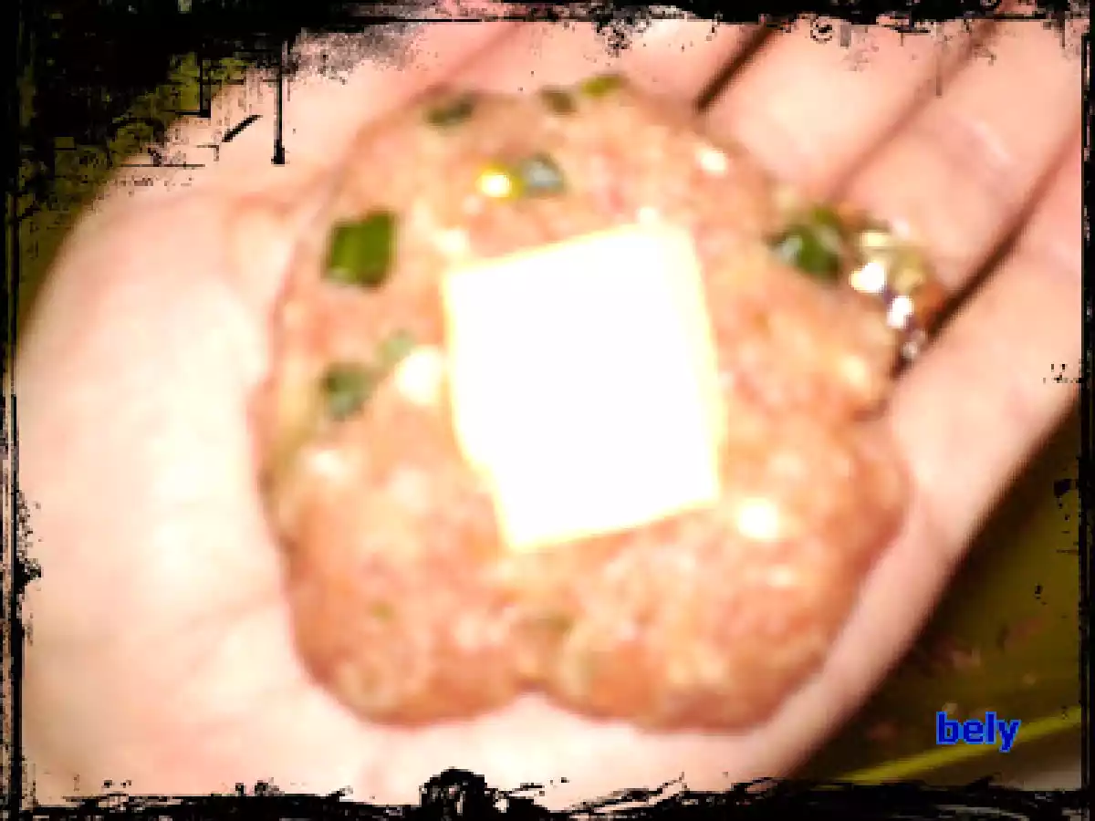 Chiftele umplute cu cascaval - poza 4