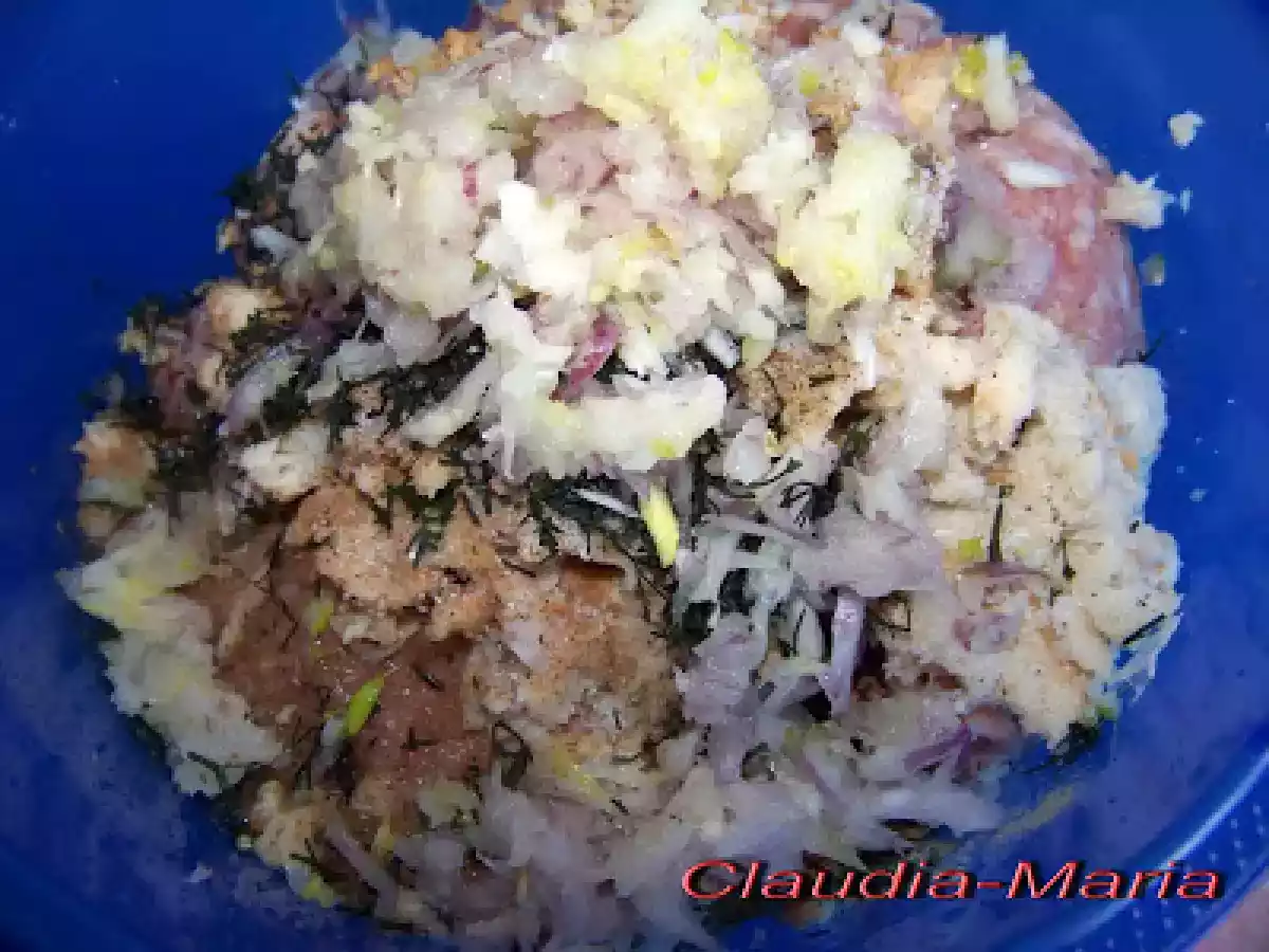 Chiftele umplute cu sos de cascaval - poza 2