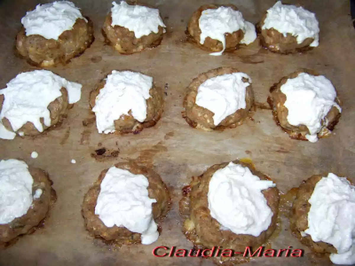 Chiftele umplute cu sos de cascaval - poza 6