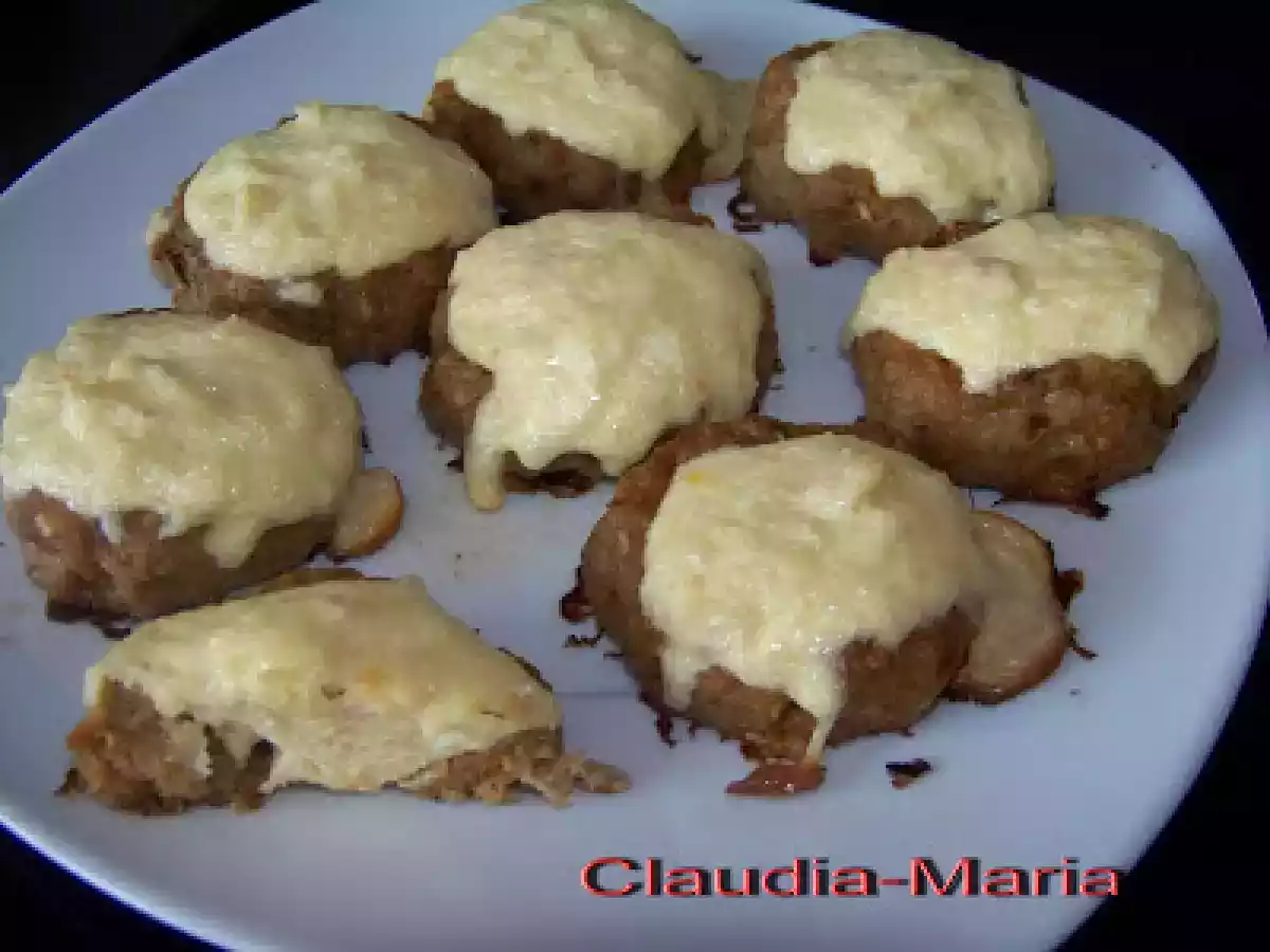 Chiftele umplute cu sos de cascaval - poza 7