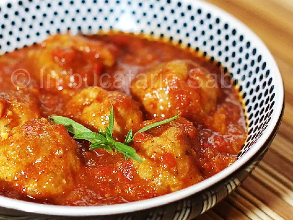 CHIFTELUTE CU SOS DE ROSII SI ARDEI