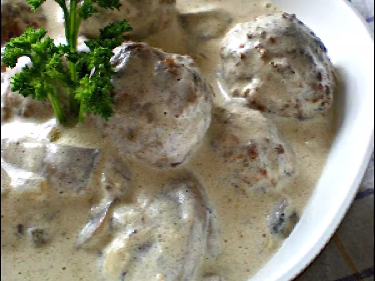 Chiftelute cu sos de smantana si ciuperci - poza 2