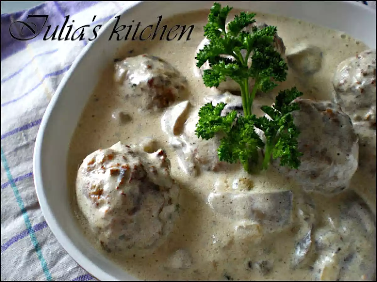 Chiftelute cu sos de smantana si ciuperci - poza 3