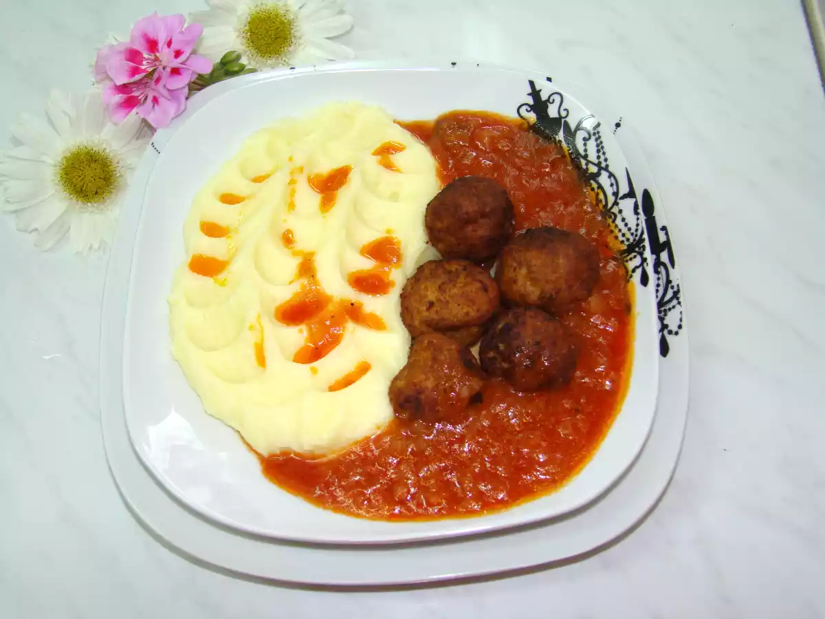 Chiftelute cu sos dulce-picant si piuree de cartofi - poza 2