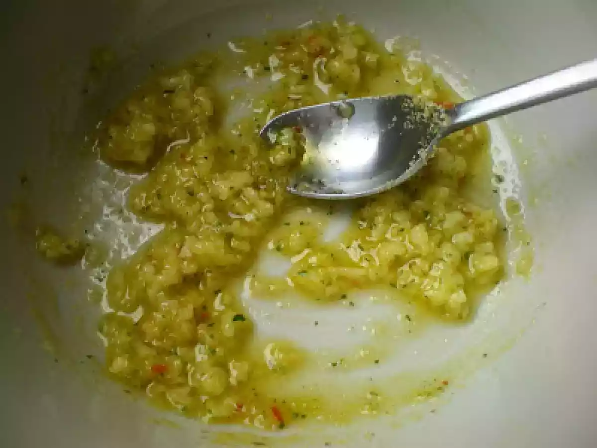 Chiftelute de dovlecel cu sos de usturoi - poza 5