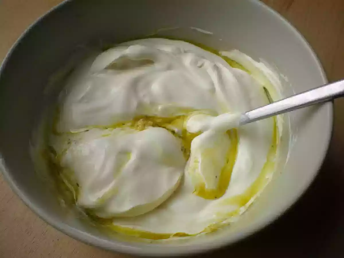 Chiftelute de dovlecel cu sos de usturoi - poza 6