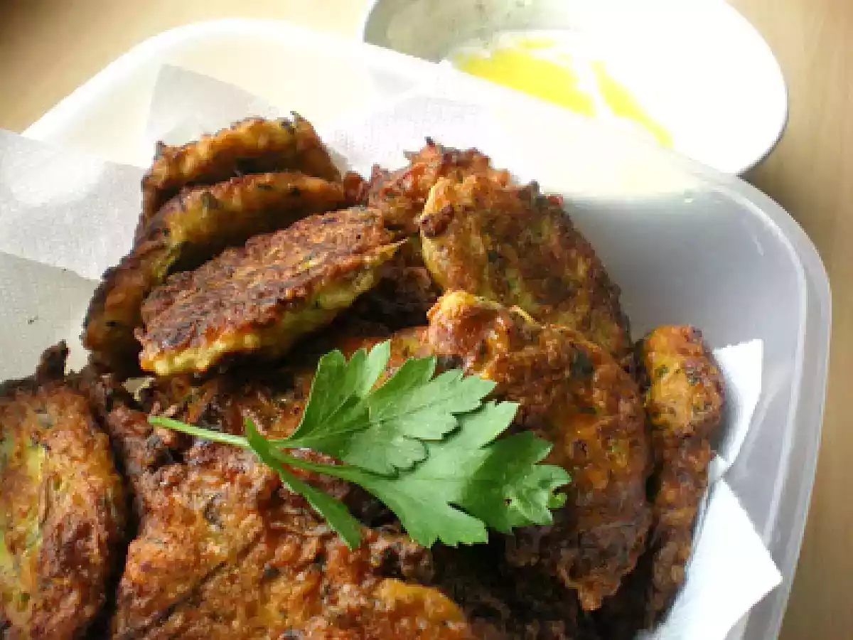 Chiftelute de dovlecel cu sos de usturoi - poza 7