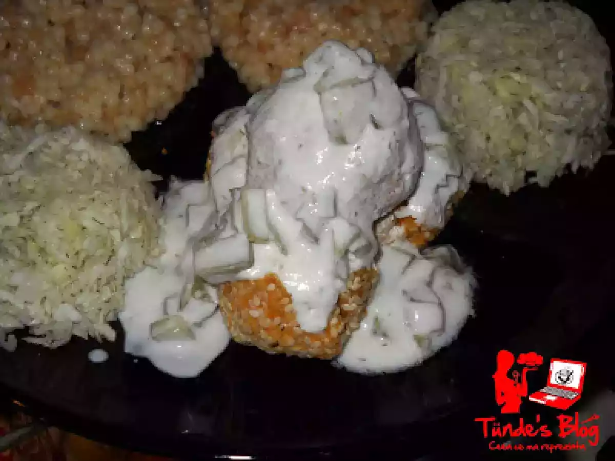 Chiftelute de naut cu cus cus, sos de iaurt cu castraveti murati si salata de varza - poza 3