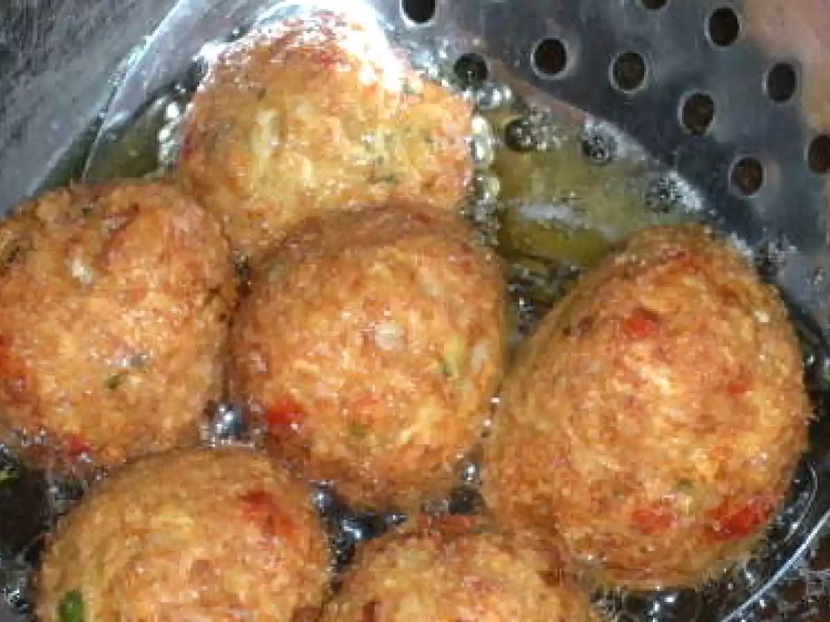 CHIFTELUTE DE PORC CU PIURE DE CARTOFI - poza 2