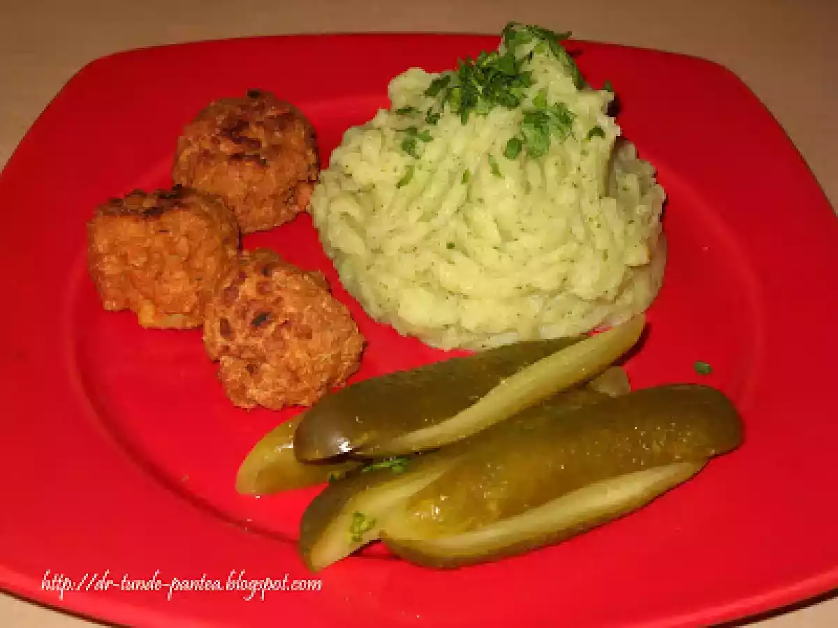 Chiftelute de soia cu garnitura de cartofi pire cu brocoli - poza 7