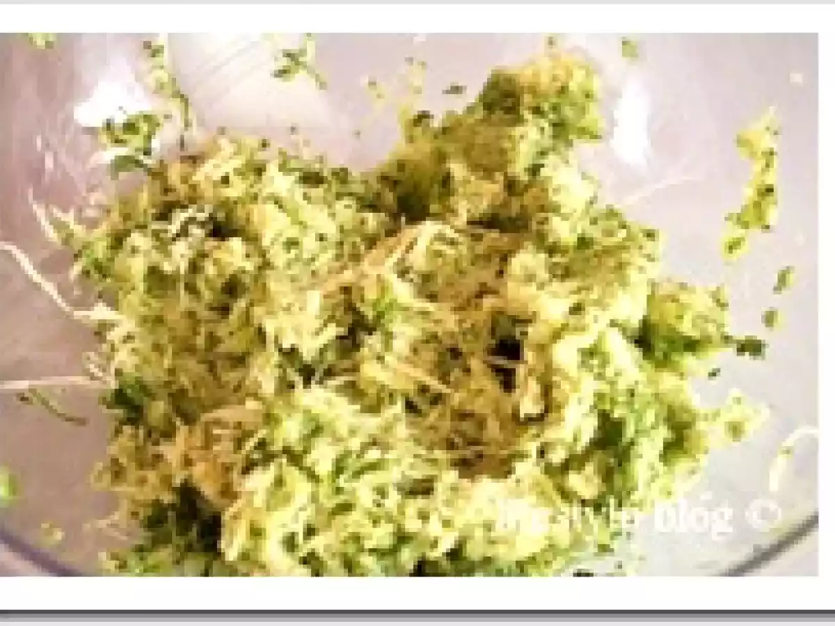 Chiftelute de zucchini / Zucchini cakes - poza 3