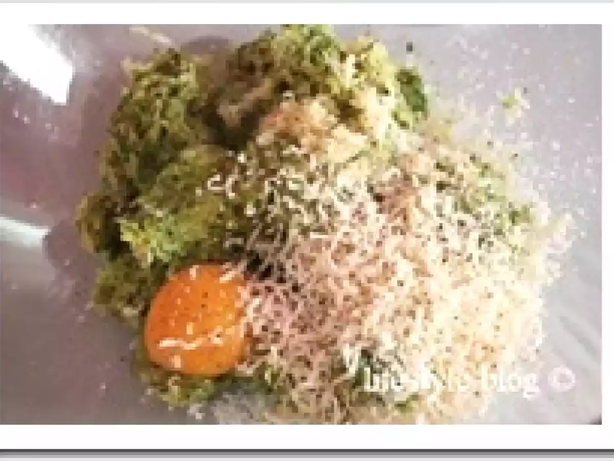 Chiftelute de zucchini / Zucchini cakes - poza 5