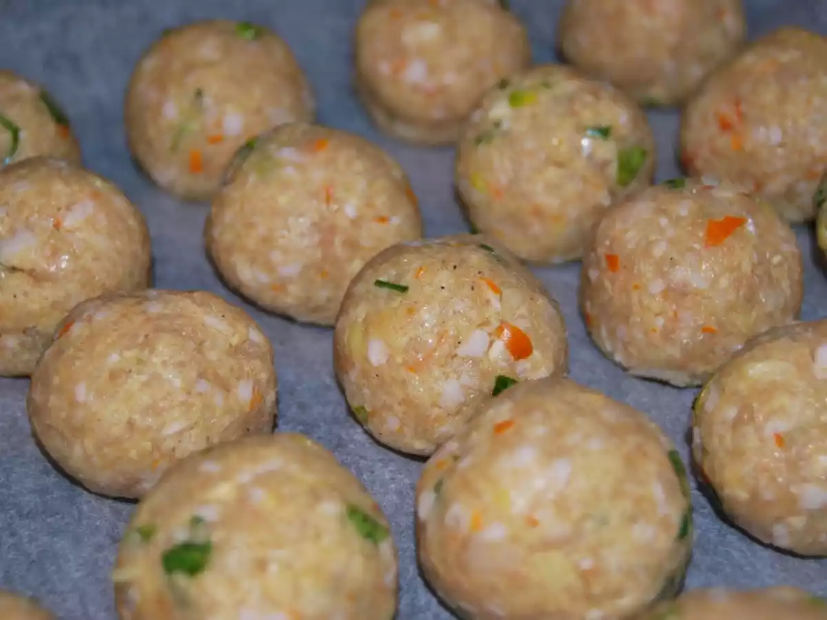 Chiftelute marinate din piept de pui