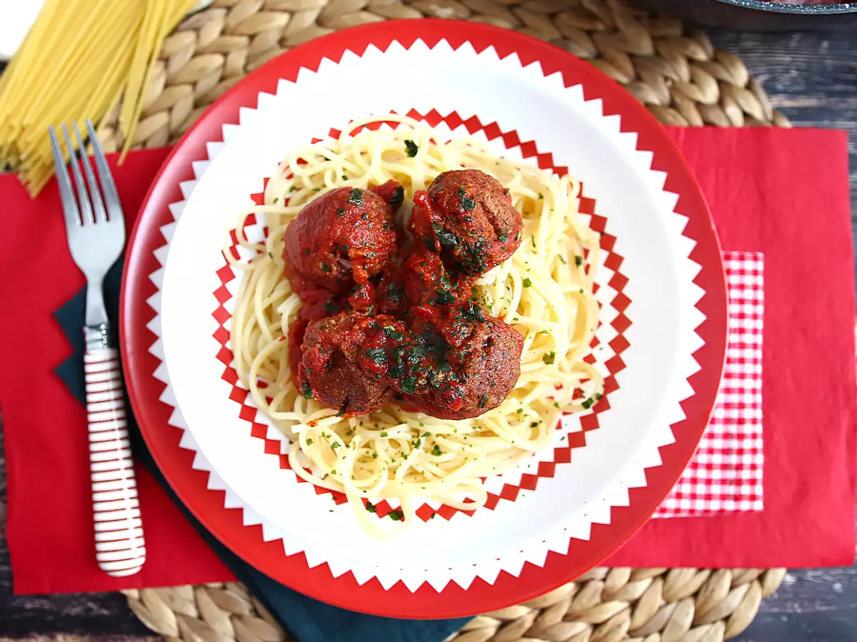 Chiftelute vegetariene de seitan in sos de rosii - poza 3