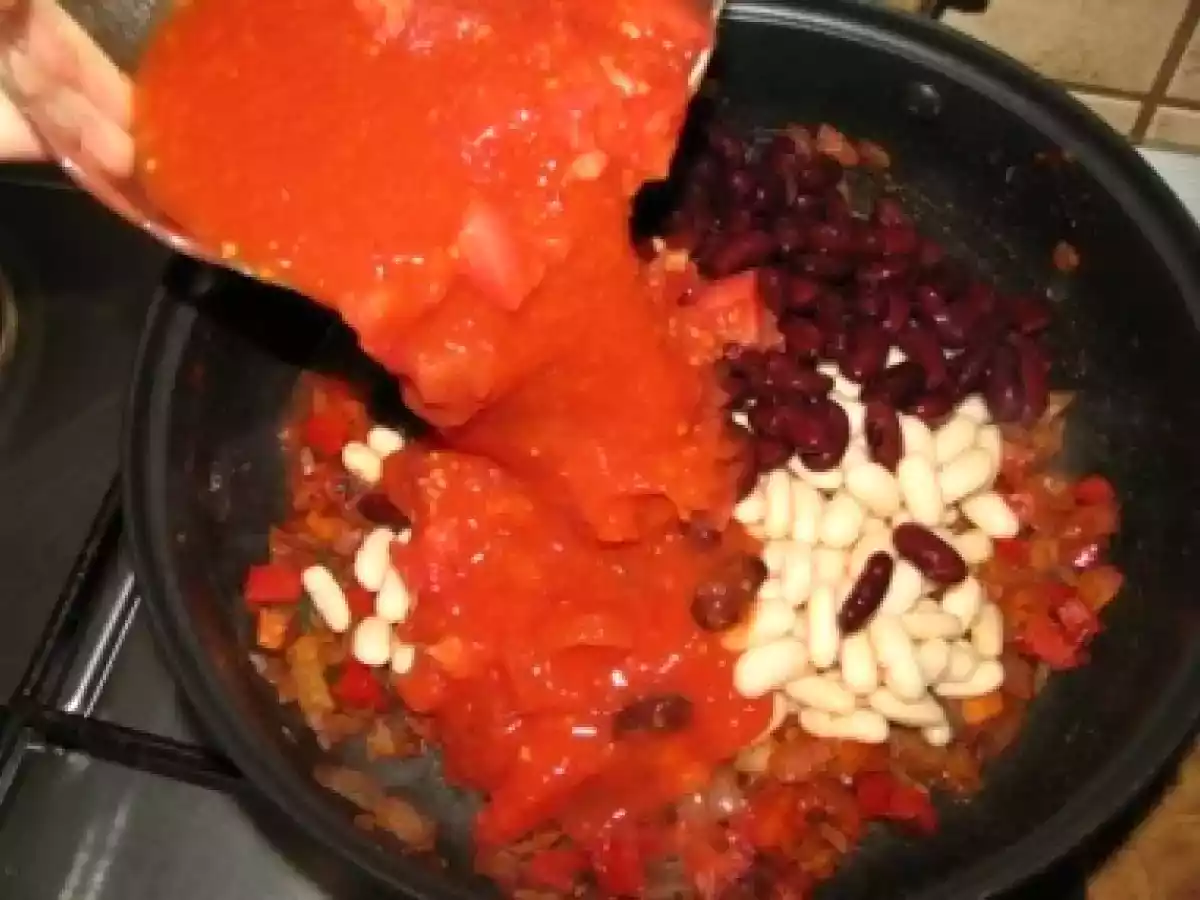 Chili cu fasole colorata, rosii si porumb - poza 5