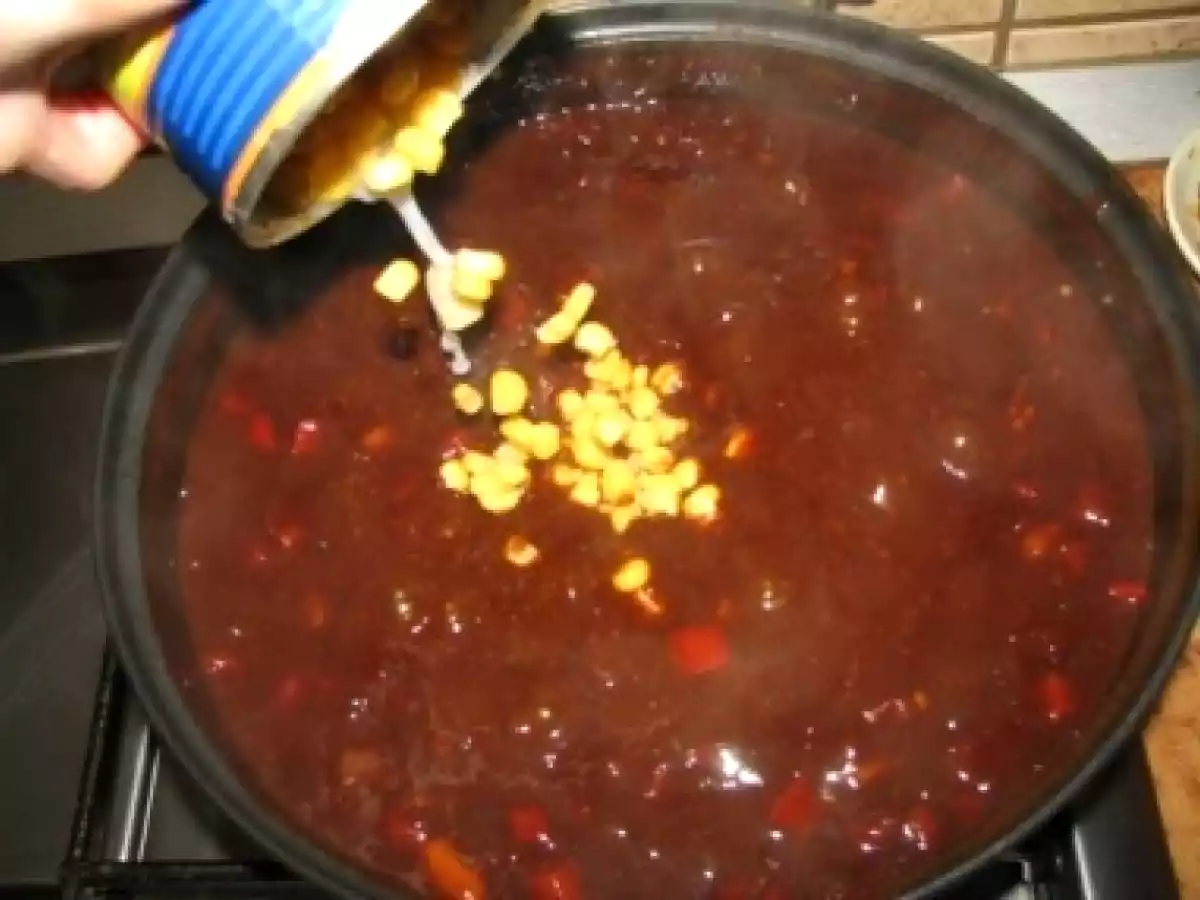 Chili cu fasole colorata, rosii si porumb - poza 6