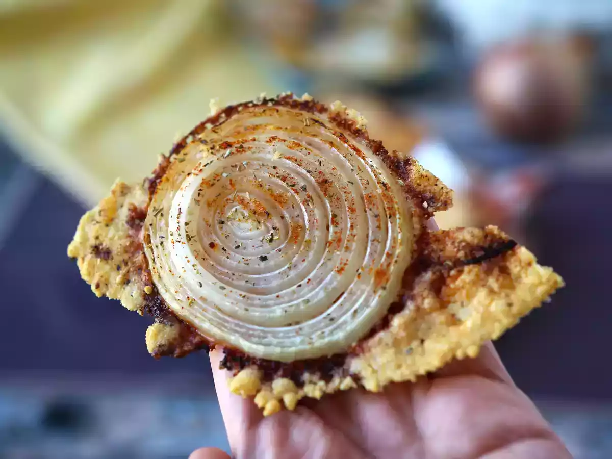 Chipsuri de casă super crocante cu ceapă și parmezan - poza 5