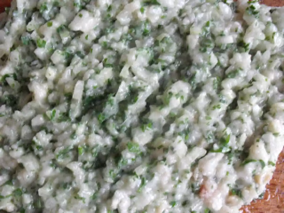 Chisatura sau pasta de slanina, ceapa si patrunjel