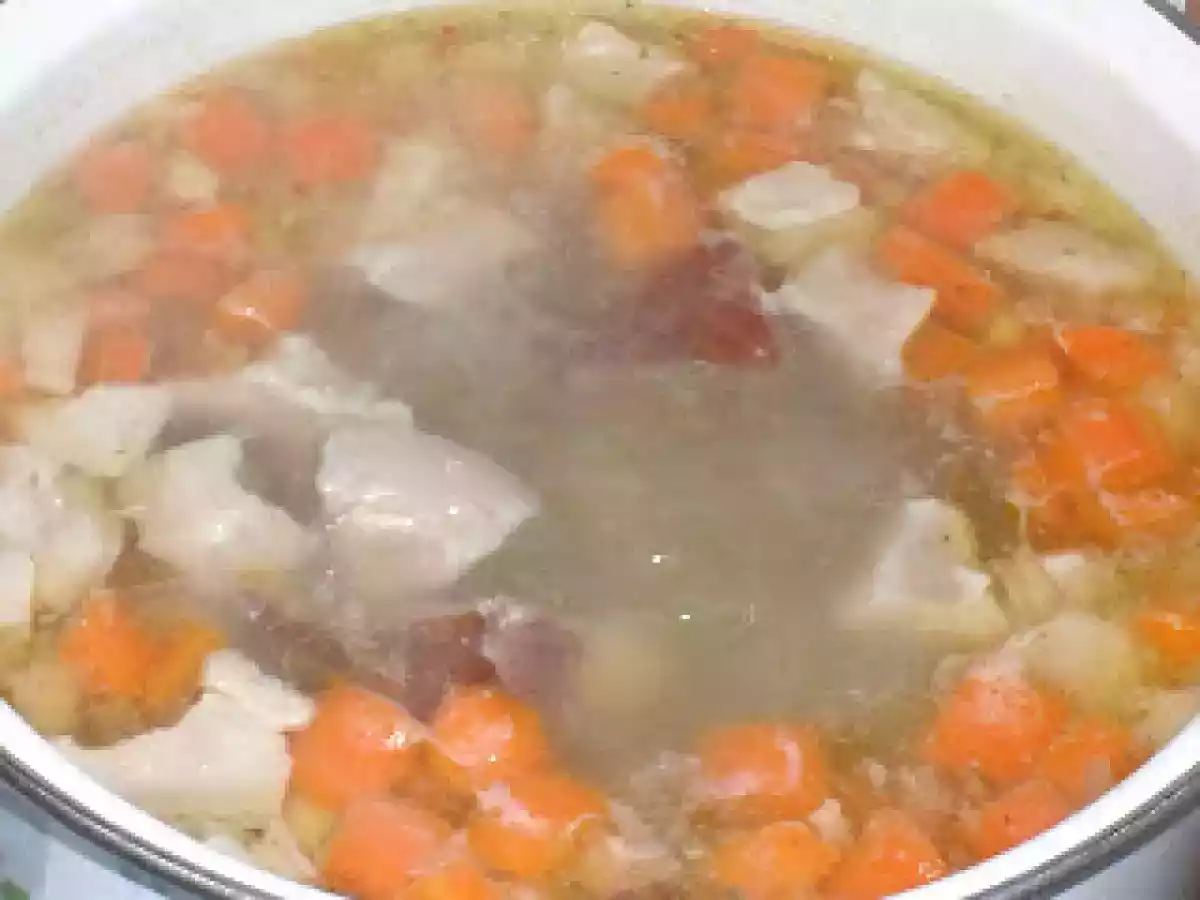 CIORBA CU CARNE DE PORC SI PASTE PATRATELE - poza 3