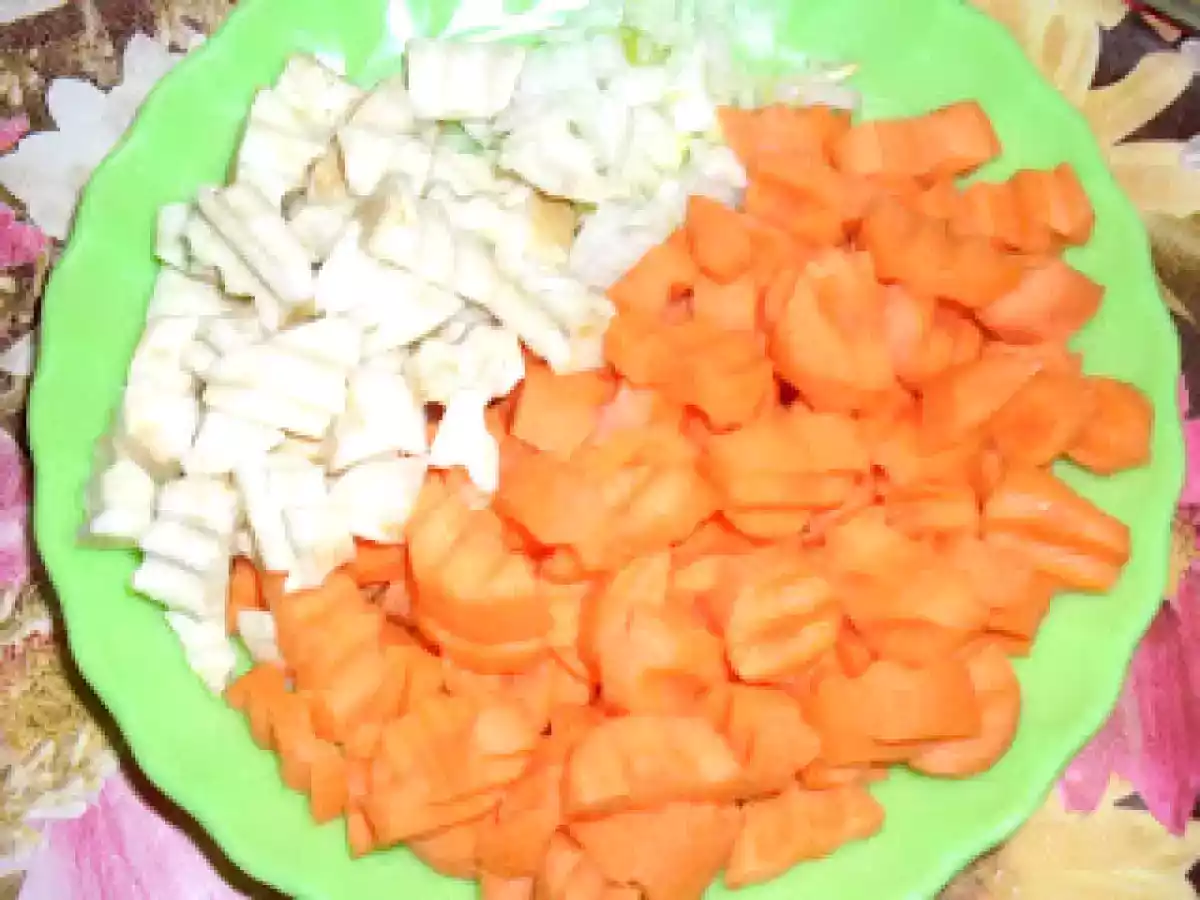 CIORBA CU CARNE DE PORC SI PASTE PATRATELE - poza 4