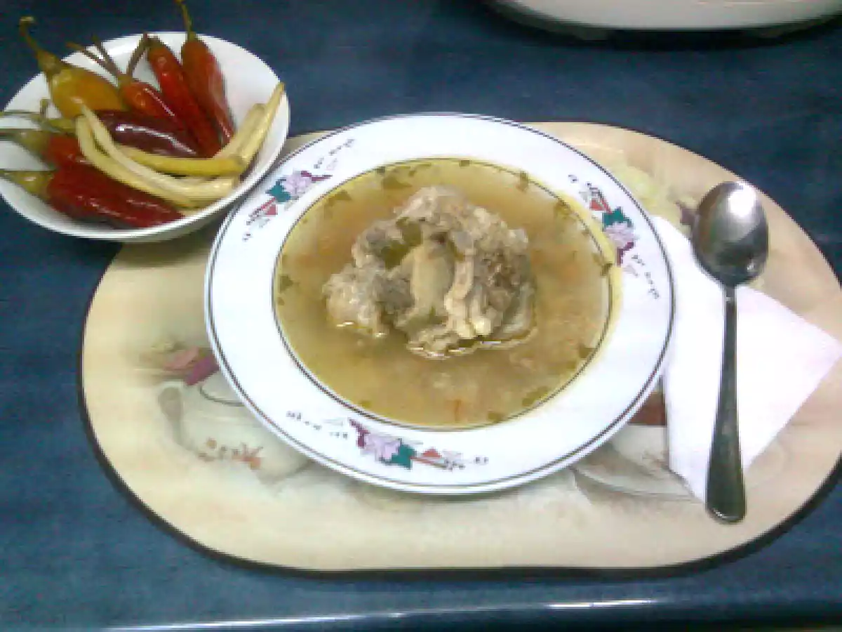 CIORBA CU OASE DE PORC SI ZEAMA DE VARZA