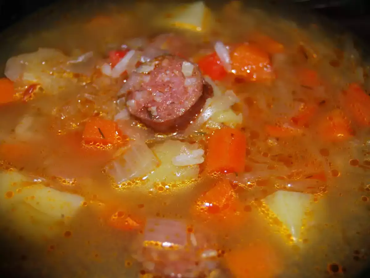 Ciorba cu varza acra si carnat afumat - poza 2