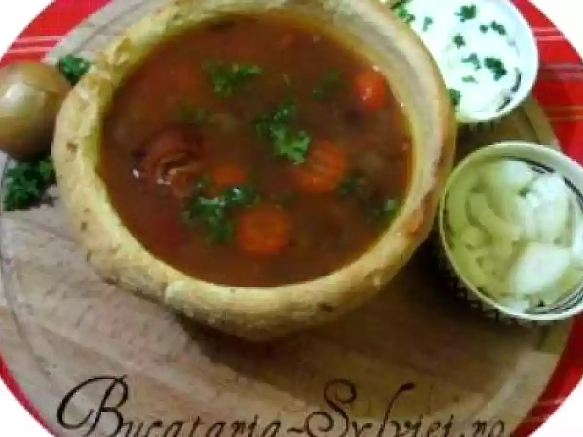 Ciorba de fasole boabe cu ciolan in paine