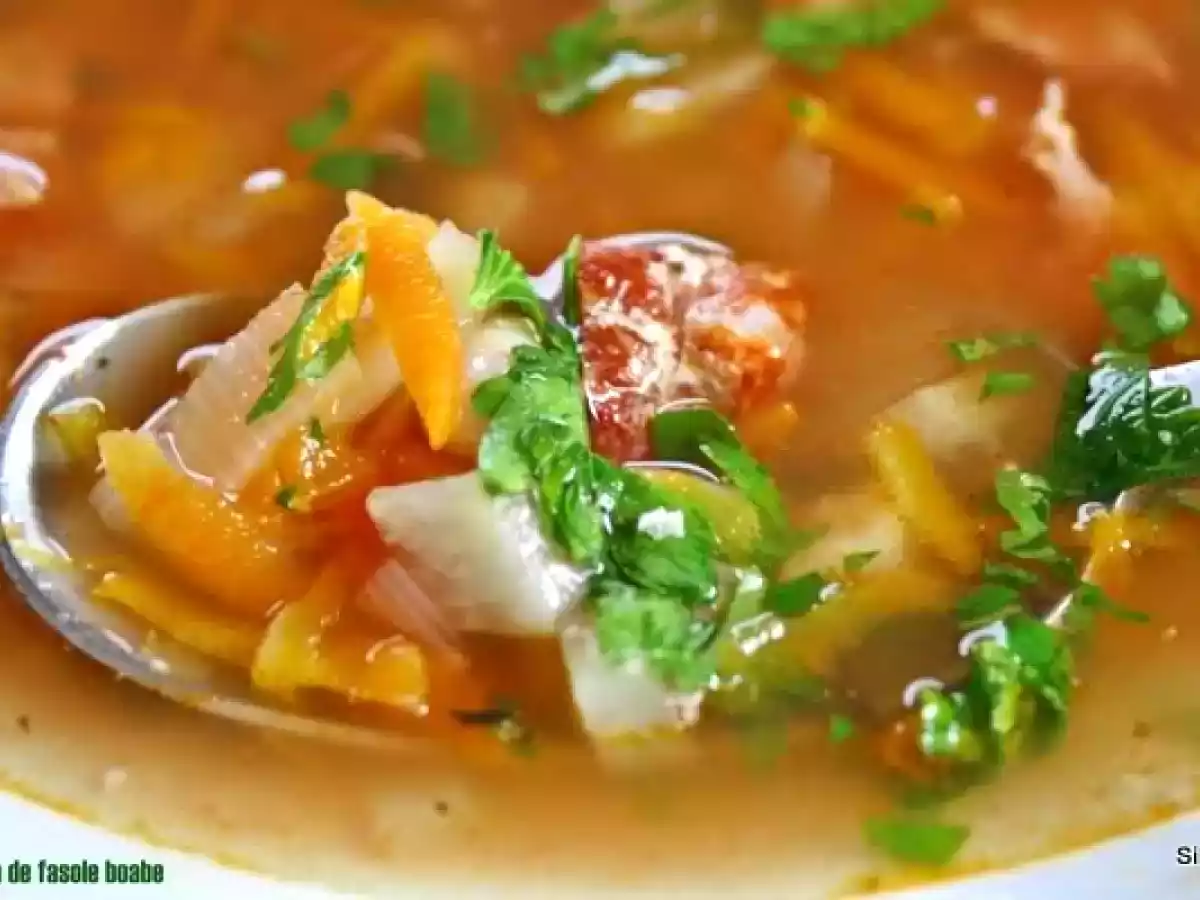 Ciorba de fasole boabe, cu tarhon si ciolan afumat - poza 4