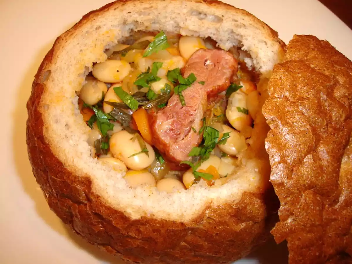 Ciorba de fasole in paine - poza 2