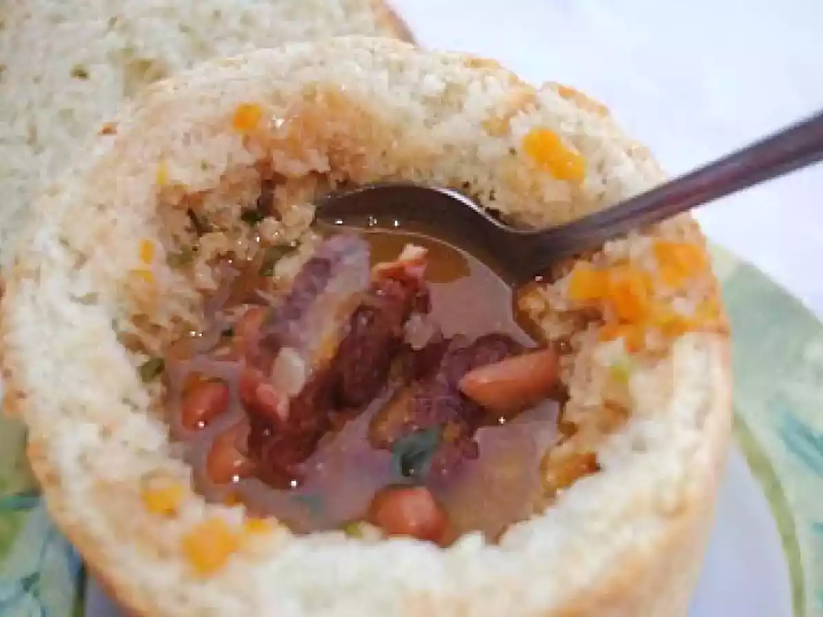 Ciorba de fasole in paine - poza 3