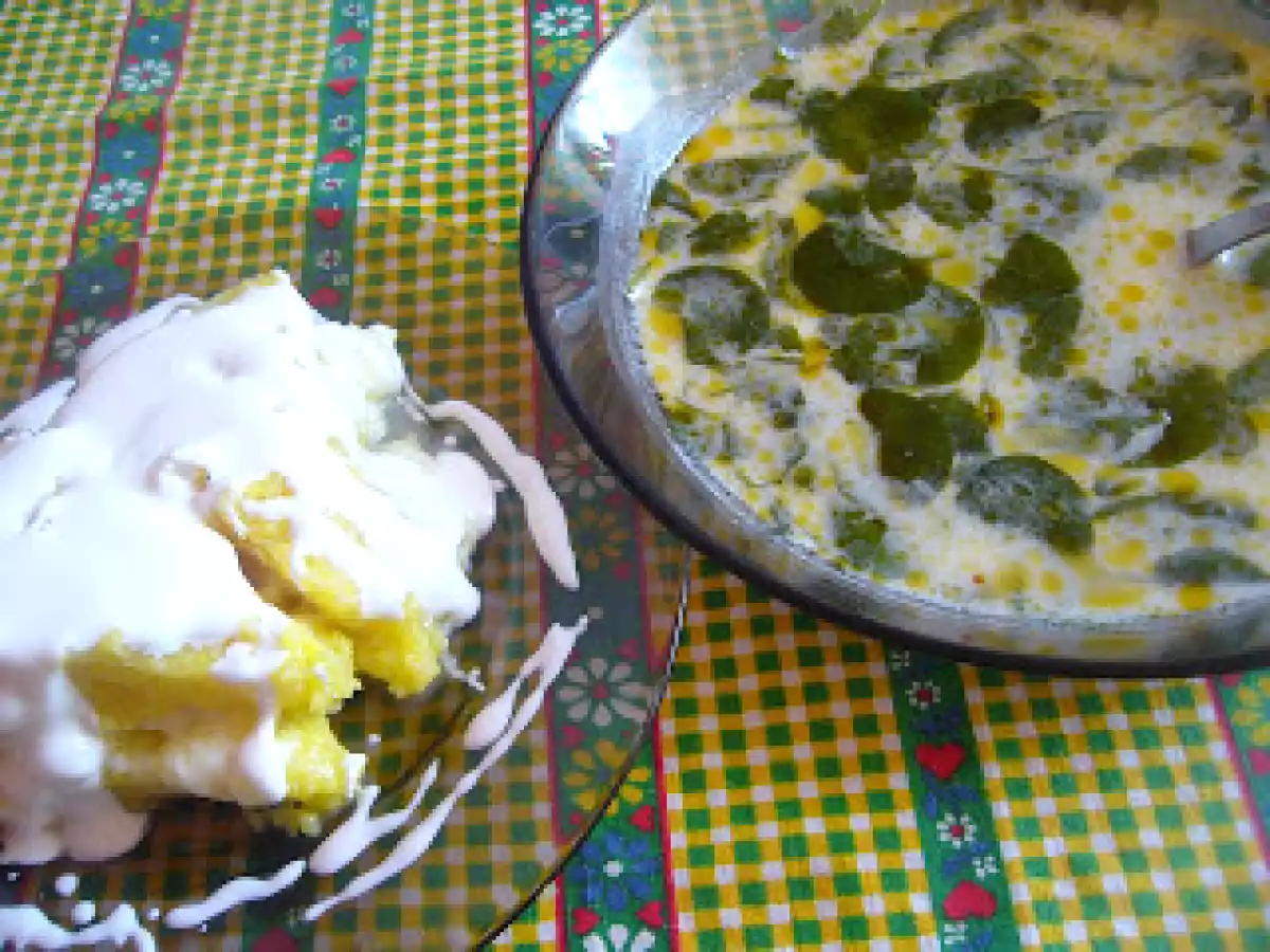 Ciorba de salatute si mamaliga cu branza si smantana