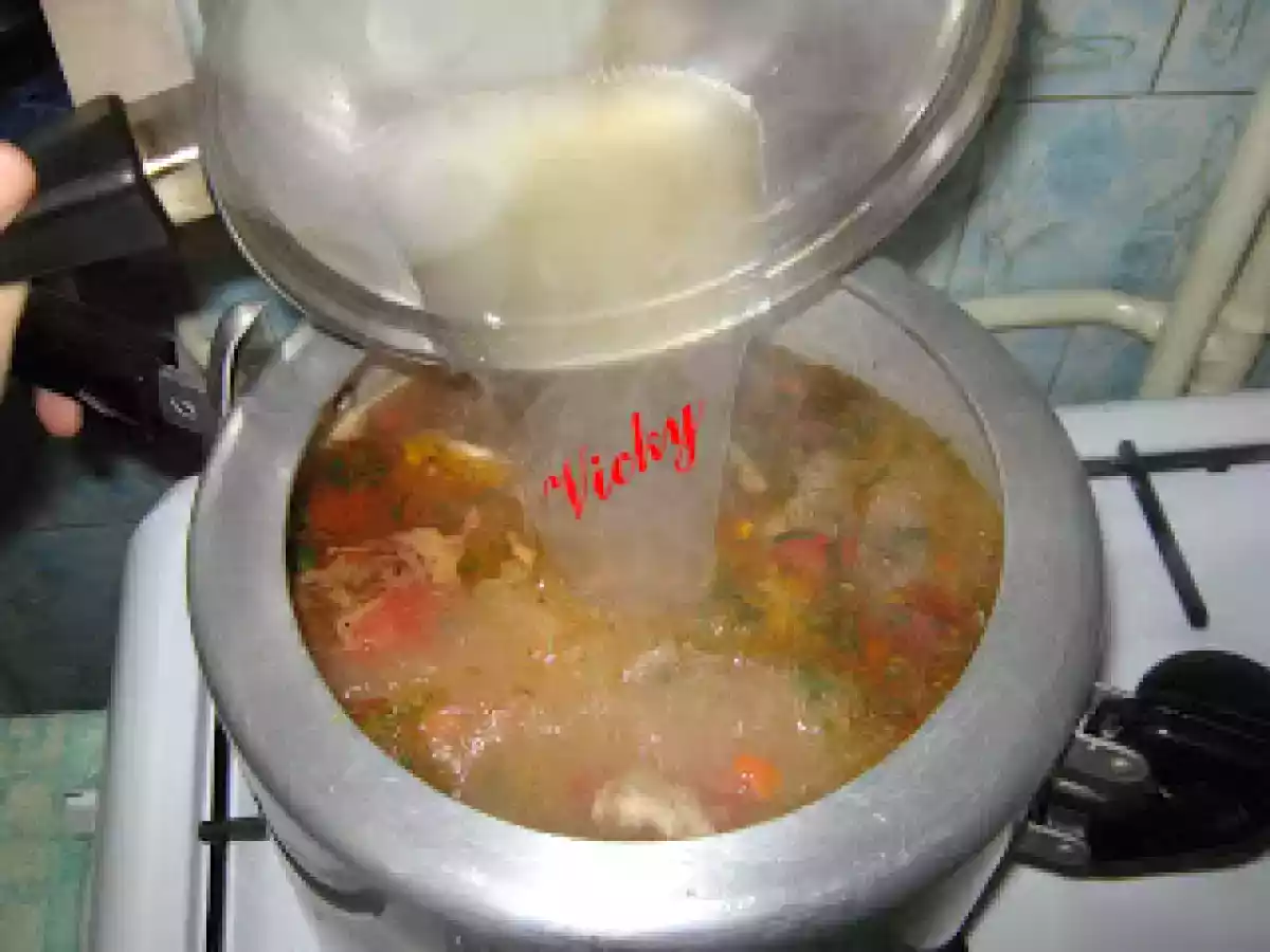 Ciorba taraneasca de pui - poza 2