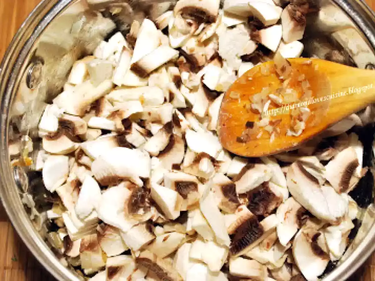 Ciulama de ciuperci cu mamaliguta - poza 7