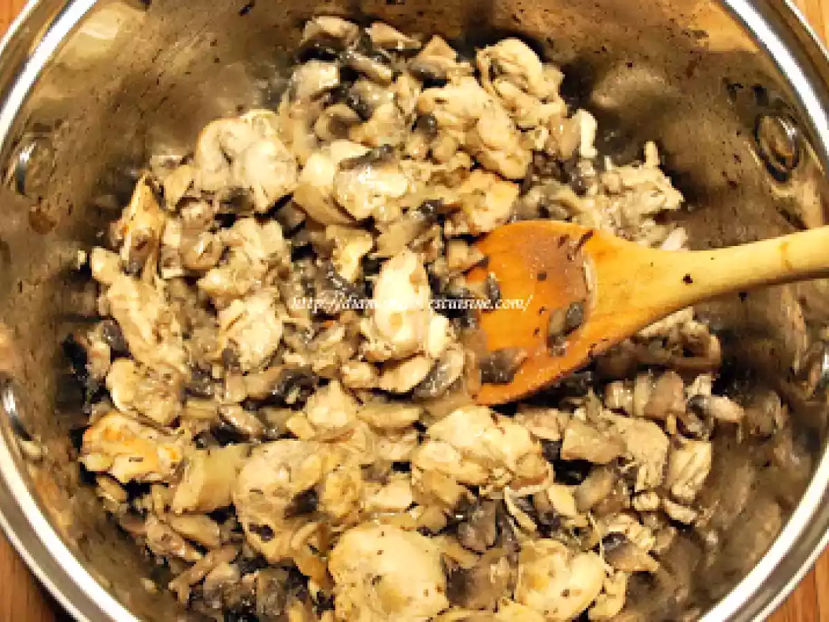 Ciulama de ciuperci cu mamaliguta - poza 8