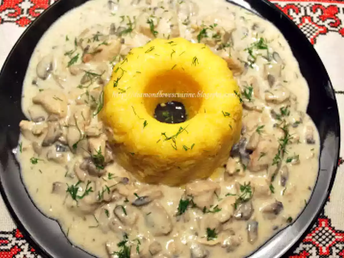 Ciulama de ciuperci cu mamaliguta - poza 11