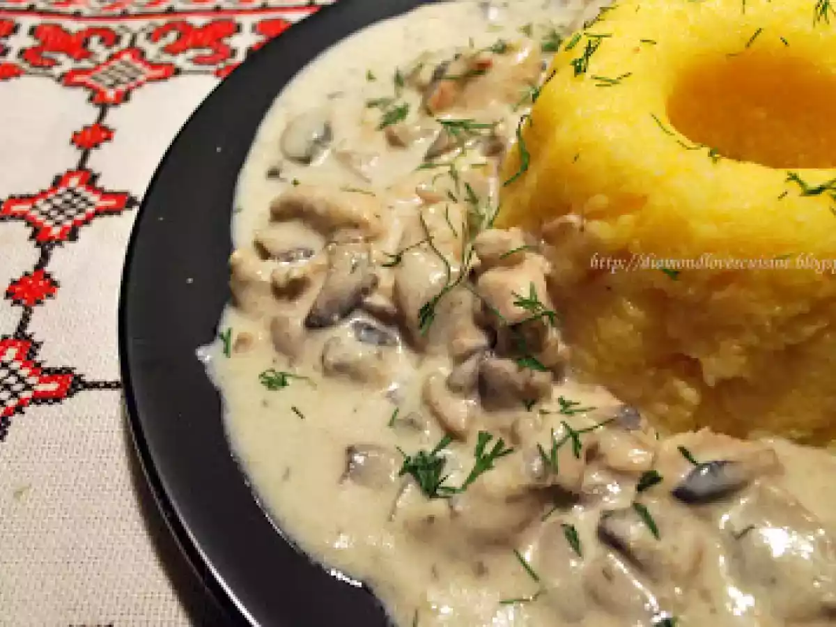 Ciulama de ciuperci cu mamaliguta - poza 12