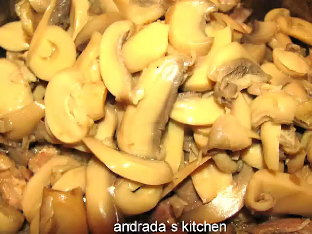 Ciulama de ciuperci cu pui - poza 3