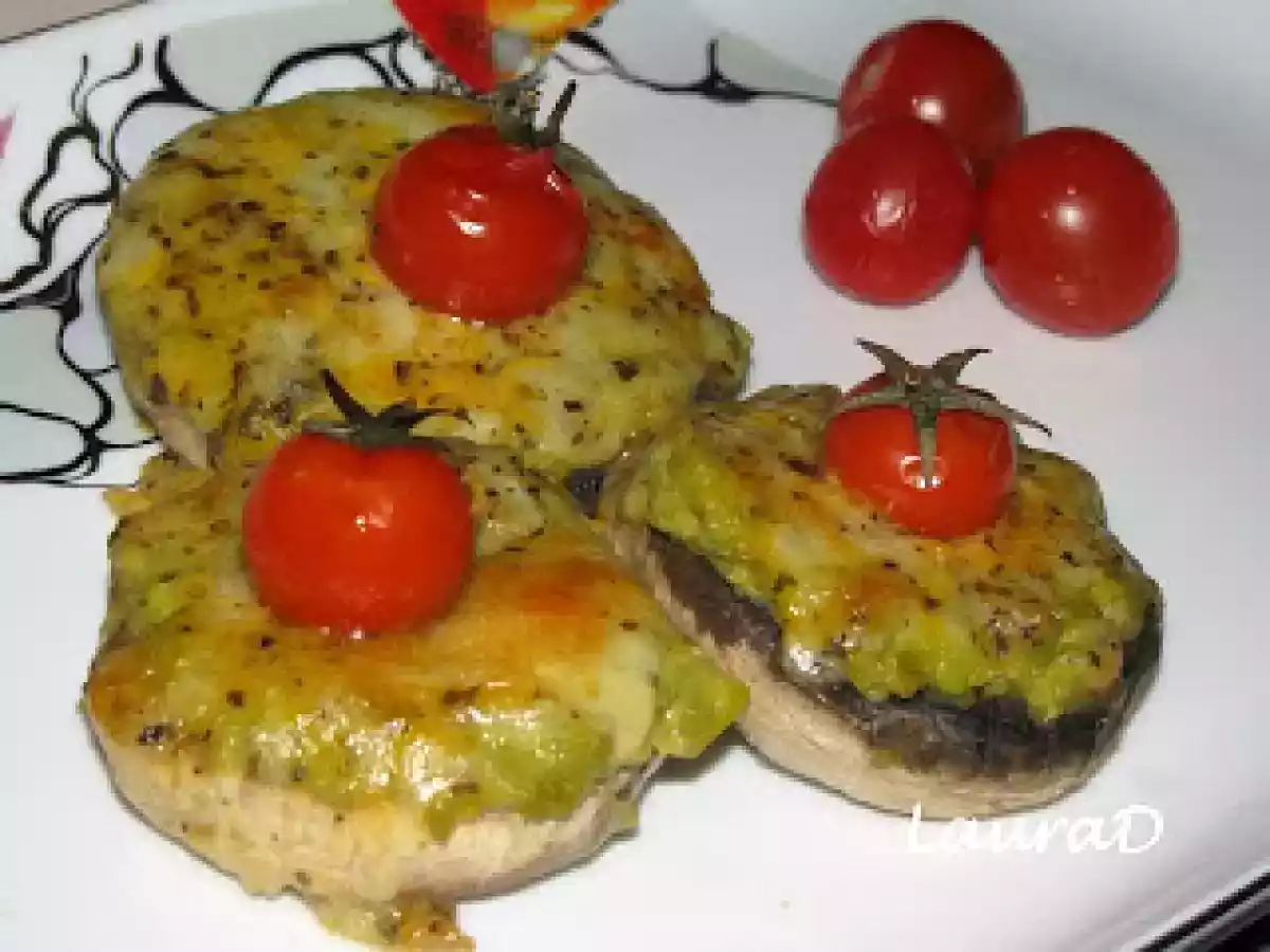 Ciuperci cu mozzarella, branza cheddar, mazare si rosii cherry - poza 2