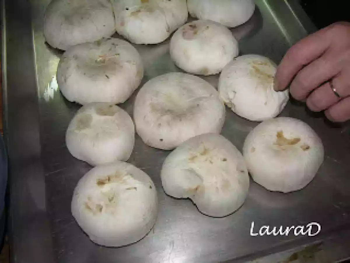 Ciuperci cu mozzarella, branza cheddar, mazare si rosii cherry - poza 5