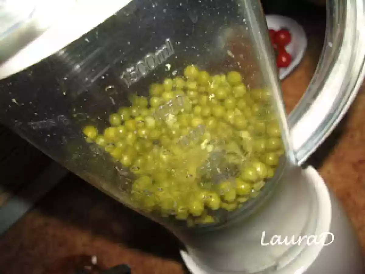 Ciuperci cu mozzarella, branza cheddar, mazare si rosii cherry - poza 6