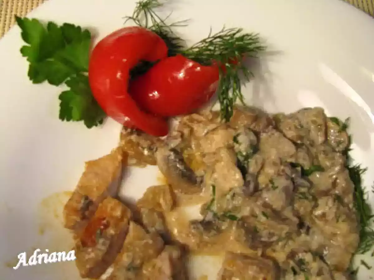 Ciuperci cu smantana si muschi de porc