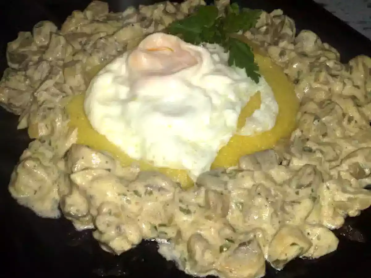 Ciuperci in sos de smantana cu mamaliguta