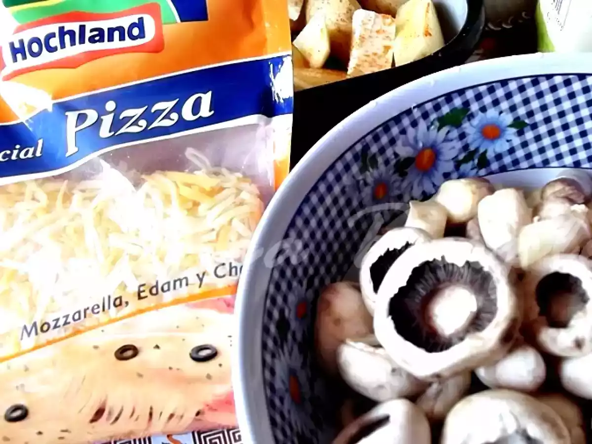 Ciuperci la cuptor umplute pe pat de cartofi - poza 4