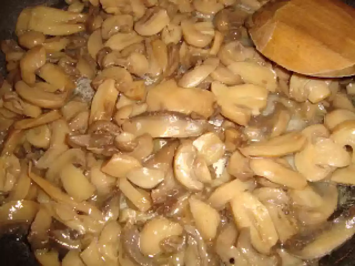 Ciuperci pe pat de mamaliga - poza 3