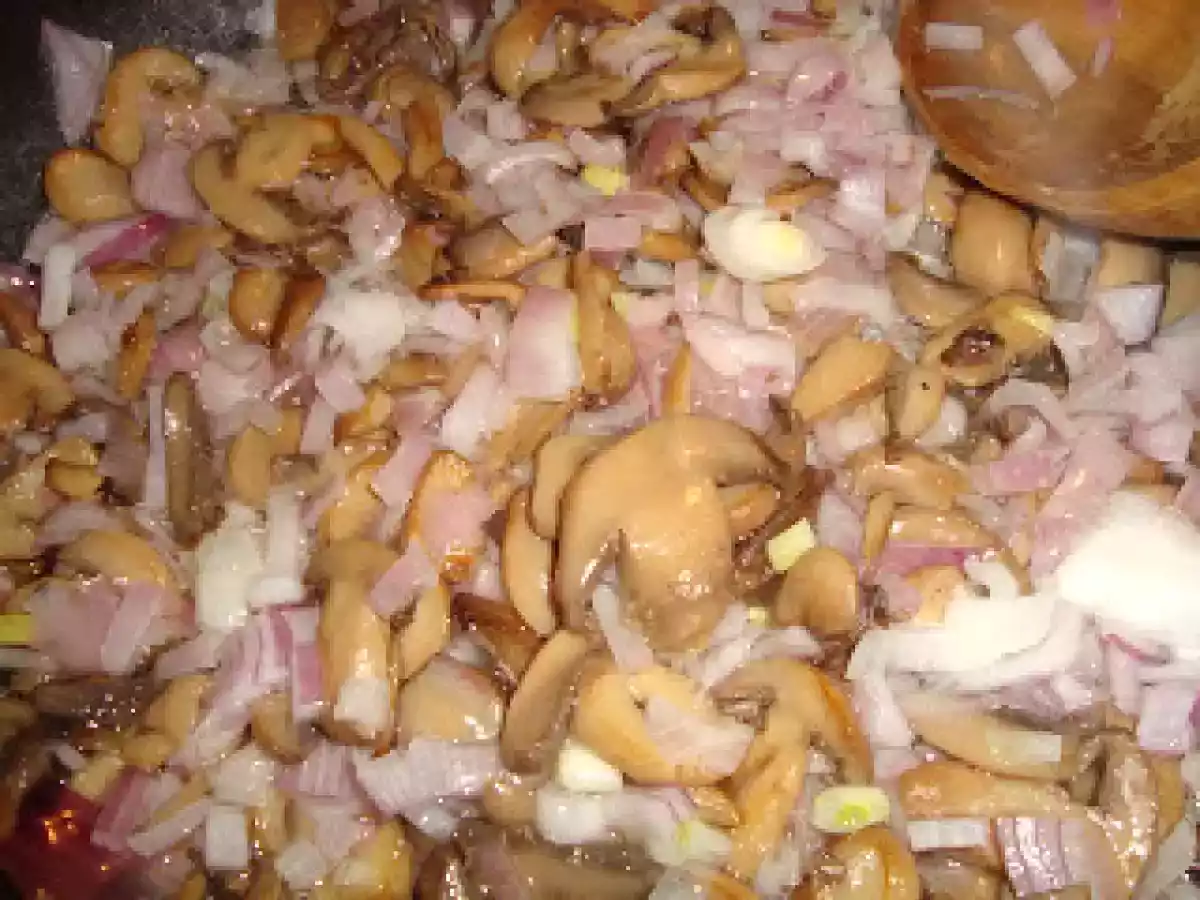 Ciuperci pe pat de mamaliga - poza 4