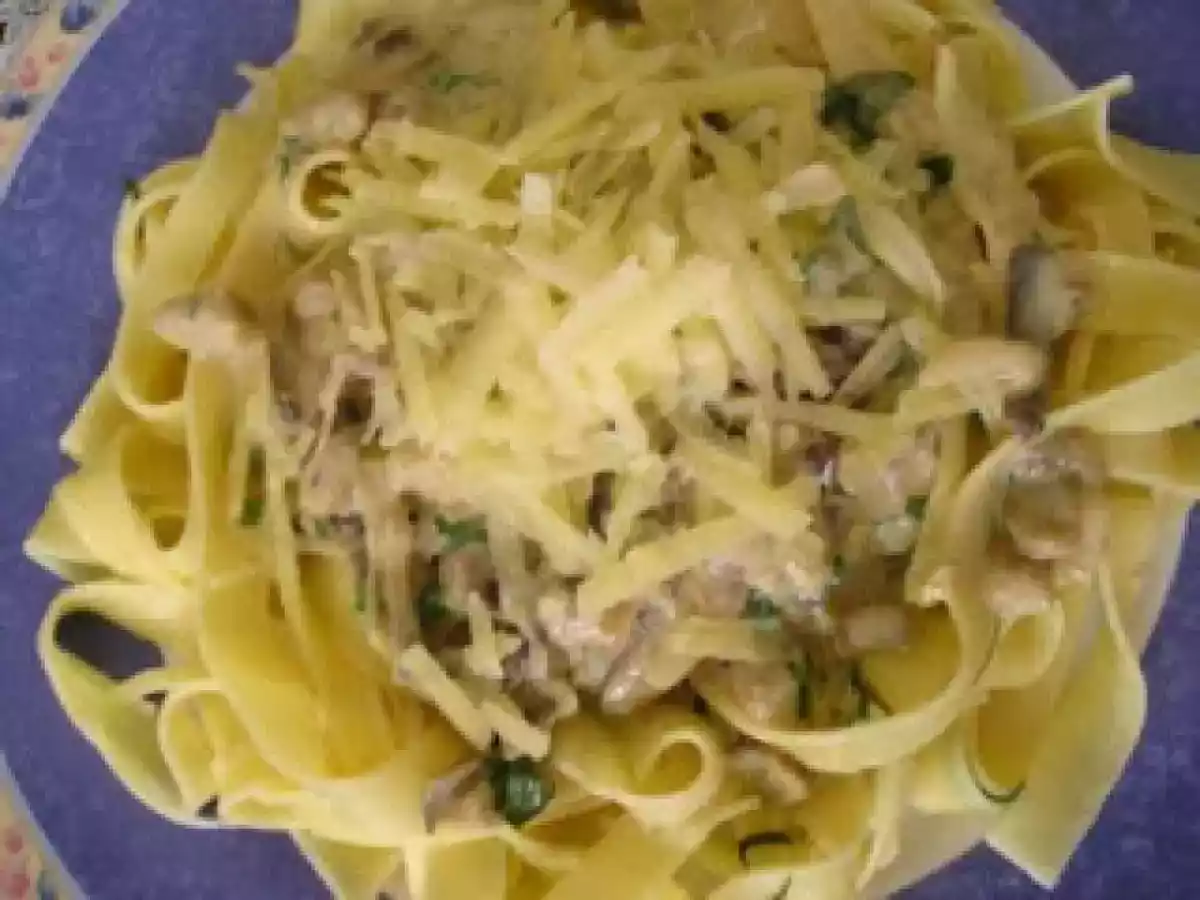 Ciuperci pleurotus cu smantana si paste -reteta Deannei