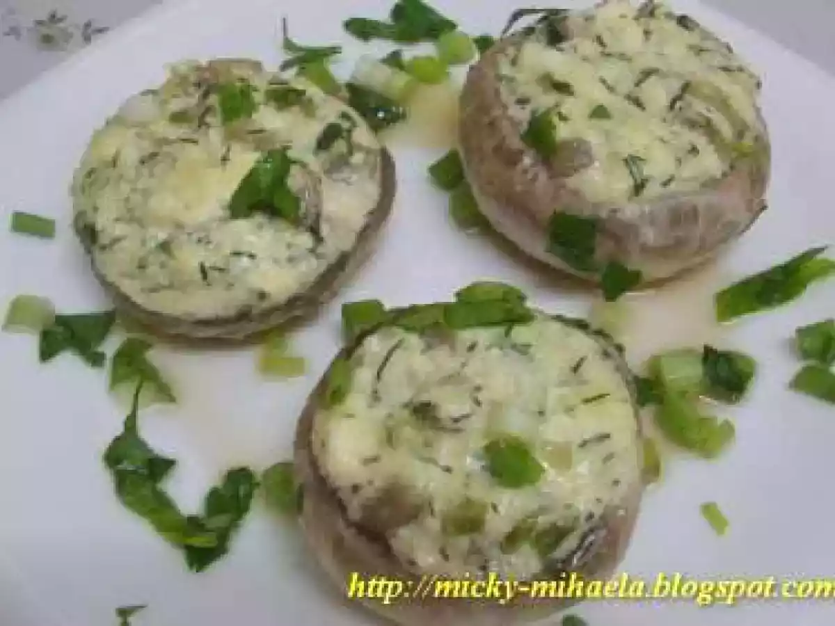 Ciuperci umplute cu branza de vaci