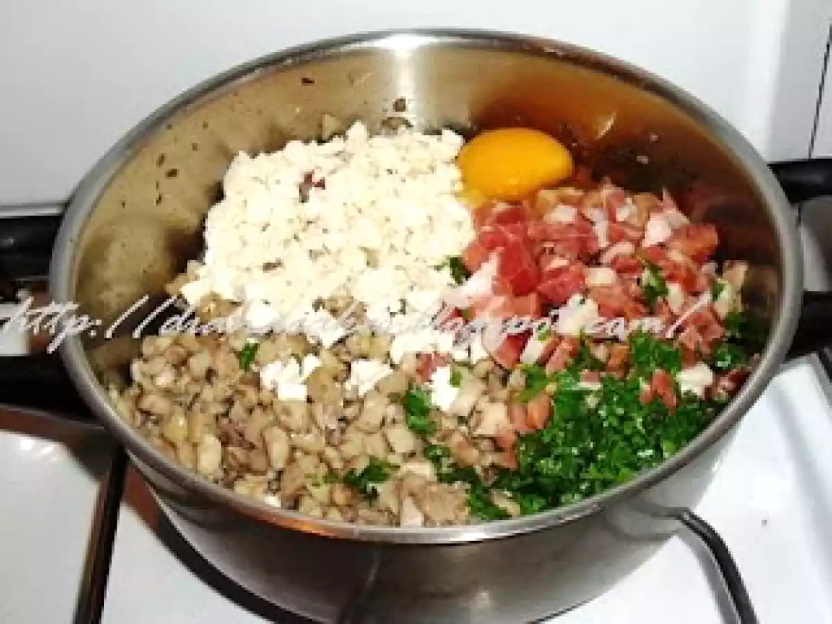 Ciuperci umplute cu branza si sunca - poza 3